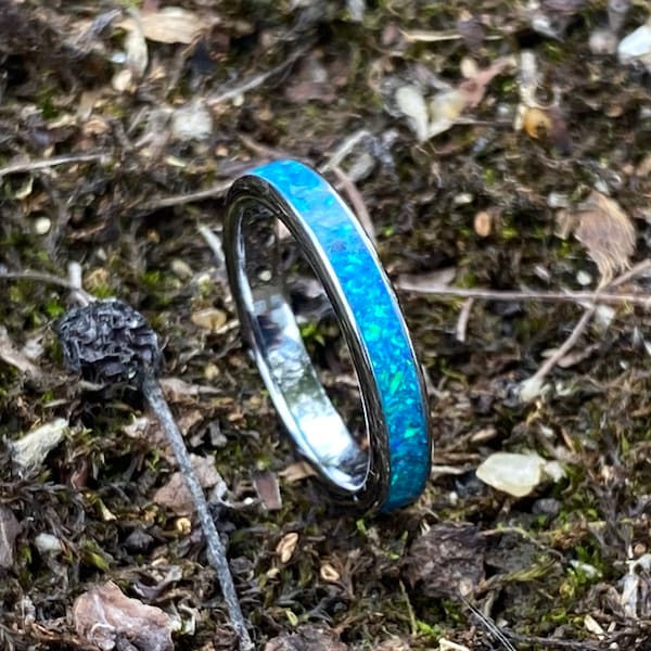 Handgjord 3,2 mm havsblå opal och strontiumglödinlägg med volframkarbid *Gratis UV-ljus* Vigselring, förlovningsring, löftesring