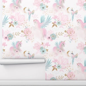 Einhorn Tapete mit rosa, blauen, goldenen Blumen, Blättern, Wolken und Wolken zum Abziehen und Aufkleben