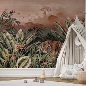 Carta da parati murale con tigre selvatica nella foresta tropicale, decorazione da parete con giungla esotica, vibrante decorazione per la casa ispirata agli animali