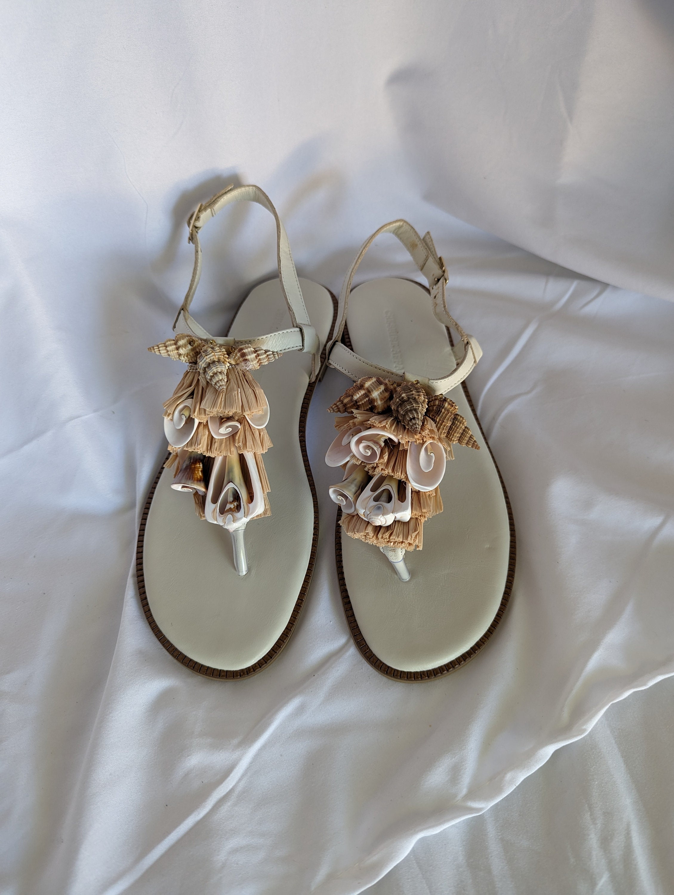 White Leather Sandal Natural Raffia Grass Seashell Decoration Buckle Sandal