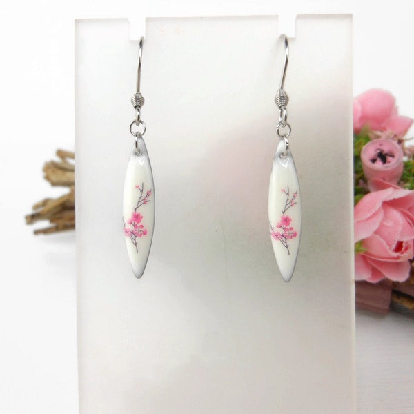 Boucles d'oreilles fleurs roses, sequin époxy forme navette 25mm