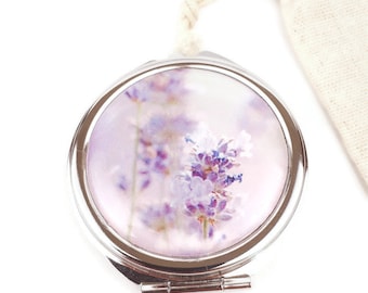 Miroir de poche avec des fleurs de lavande