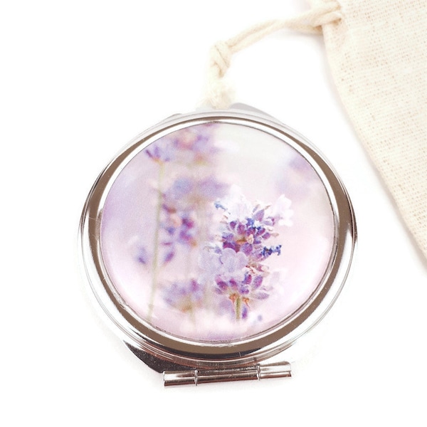 Miroir de poche avec des fleurs de lavande