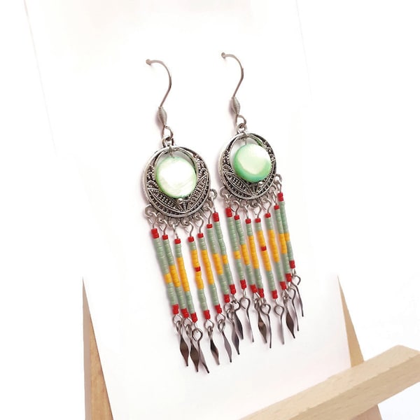 Boucles d'oreilles ethniques multicolores avec nacre modèle 7