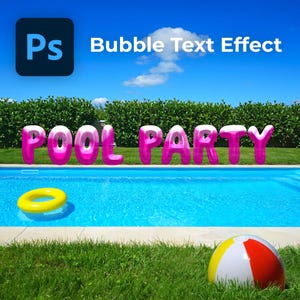 Könnte beinhalten: Eine digitale Grafik mit dem Text "POOL PARTY" in einem rosa-weißen Blaseneffekt, platziert über einem Swimmingpool mit einem gelben aufblasbaren Ring und einem bunten Strandball auf dem Gras, inklusive eines Photoshop-Logos.