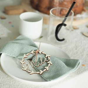 Anhänger Blätterkranz Personalisiert I Platzkarten Hochzeit Taufe personalisiert Holz I  Geschenkanhänger I Tischdekoration