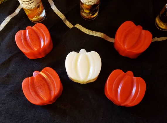 Autumn & Halloween inspired Wax Melts - fall scents. Soy and beeswax. Pumpkin spice, apples, cinnamon, harvest