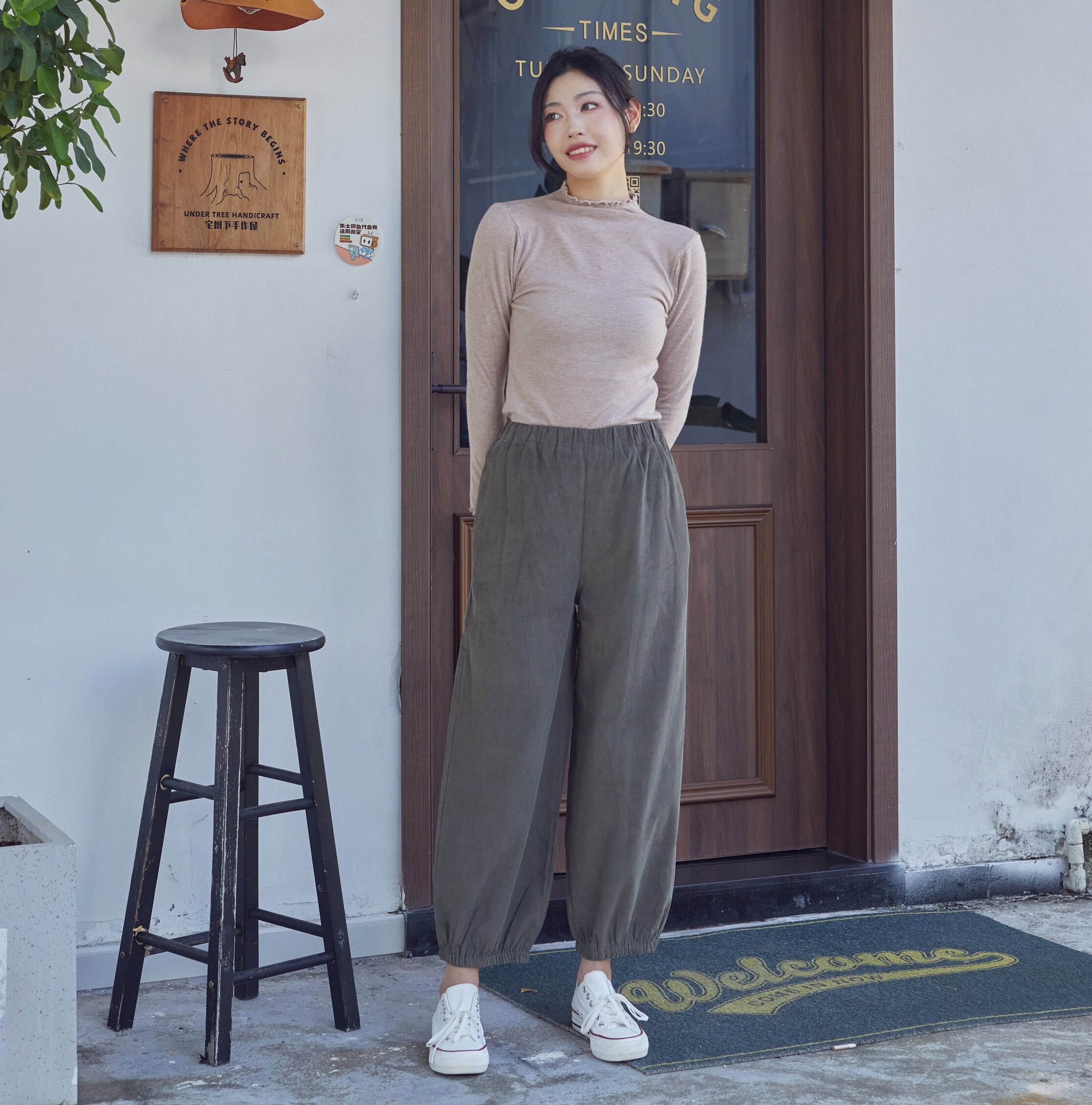 Cotton Corduroy Pant Elastic Waist Pants Womens Soft Warm trousers baggy pants Casual Harem Pants Fall Winter Retro Wide Leg Long Pant