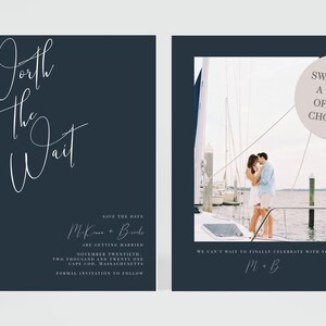 Peut inclure: Carte de sauvegarde de la date avec un fond bleu marine et du texte blanc. Le texte indique "Worth the Wait" et comprend les noms du couple et la date du mariage. Une photo du couple sur un bateau est incluse sur le c&ocirc;t&eacute; droit de la carte.