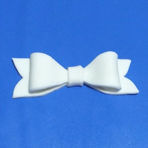 Fondant bow cake topper