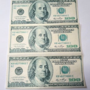 Billet de 100 dollars en argent comestible à partir de papier gaufré. Taille réelle, décoration prédécoupée pour la décoration de gâteaux. Décorations de dessert en argent