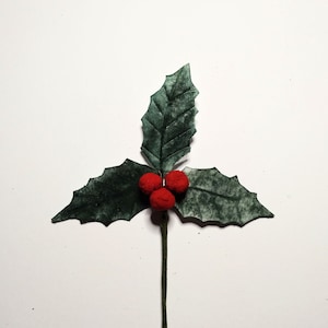 Holly leaves and berries cake topper. Wafer paper decoration with dark green leaves.