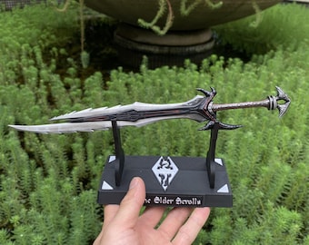 Handmade 1/6 Scale Tiny Daedric Greatsword Metal Miniature With 3D Printed Stand