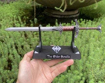 Handmade 1/6 Scale Tiny Skyforged Steel Greatsword Metal Miniature With 3D Printed Stand