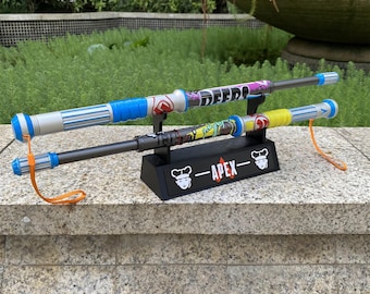 Handmade Apex Lifeline Heirloom Lifeline Drum Sticks Life-Size Metal Replica Full Scale Lifeline Cosplay Prop Game Collection Handicrafts