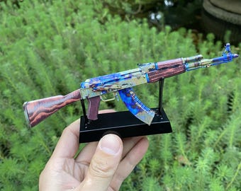 Tiny CS2 AK Case gehard miniatuur AK47 gamer kerstcadeau met 3D-geprinte standaard