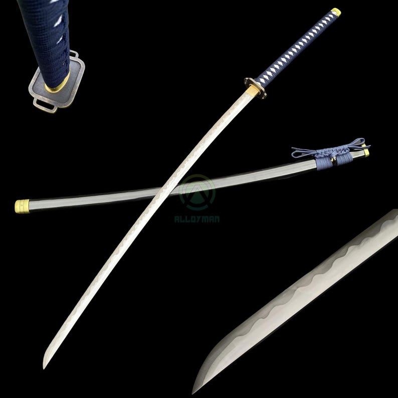 Może przedstawiać: Miecz katana z zakrzywionym, srebrnym ostrzem i ciemnoniebieską rękojeścią. Rękojeść jest owinięta białymi szwami. Pochwa jest srebrna z niebieskimi akcentami. Miecz jest prezentowany na czarnym tle.