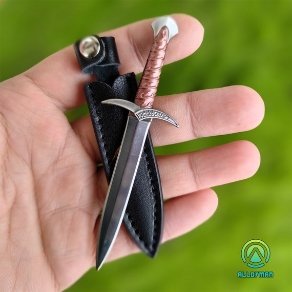 A hand-forged miniature Elvish sword/dagger that doubles as an EDC tool — 154 favorites proves people genuinely want a tiny Sting on their keychain.