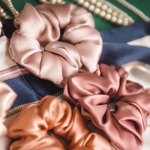 Reine Seide Scrunchie, 100% Maulbeerseide, Handarbeit, Luxus Haargumband, 22 Momme Seide