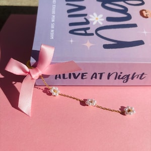 Bow Bookmark Pink White Beaded Hook Bookmark Book Lover Gift Idea Coquette Bookmark Pretty Bookmark Bow Aesthetic Balletecore Bookish