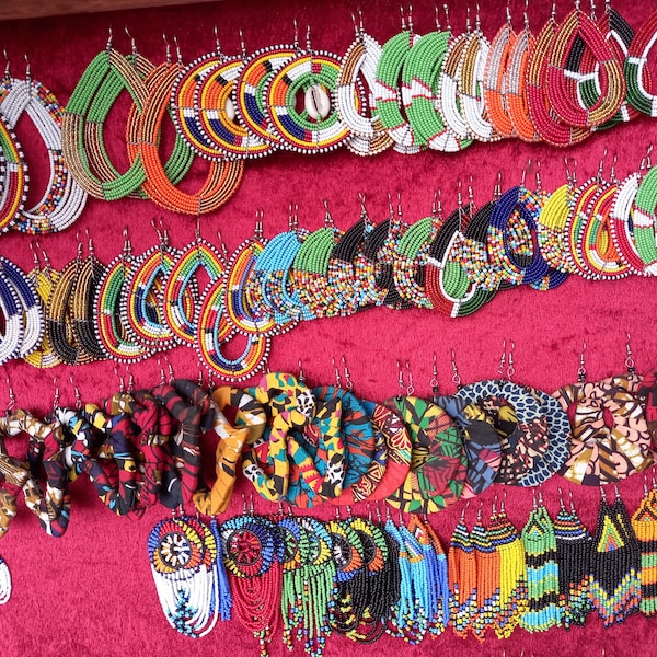 TE KOOP 50 GROOTHANDEL Diverse oorbellen, kralen oorbellen, Afrikaanse oorbellen, Masai oorbellen, Keniaanse oorbellen, sieraden, accessoires, cadeau