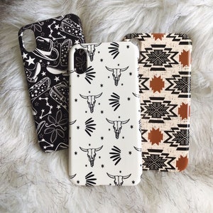 Dynamisches Duo - iPhone 14, 15, 16 Hülle, Pro/Max/Plus, Snap Case oder robuste Schutzhülle, Western, Azteken, Neutral, Boho, Rustikal