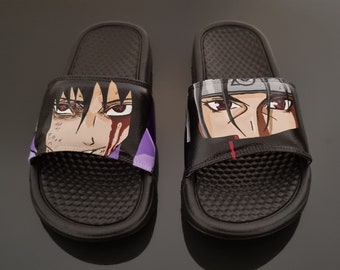 Custom Anime Slides Badelatschen "Brotherlove" - Unisex - Sasuke und Itachi Uchiha - personalisierte Schlappen Anime Manga inspiriert Naruto