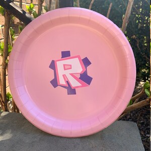 R Girl Birthday Party Plates: Pink Roblox Tableware, Set of 7 Light Pink Round