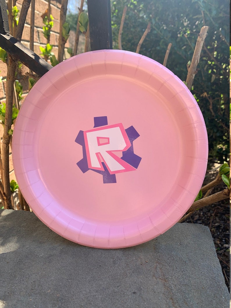 R Girl Birthday Party Plates: Pink Roblox Tableware, Set of 7 Light Pink Round