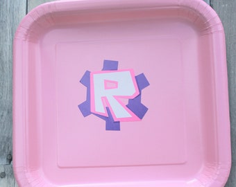 R Girl Birthday Party Plates: Pink Roblox Tableware, Set of 7