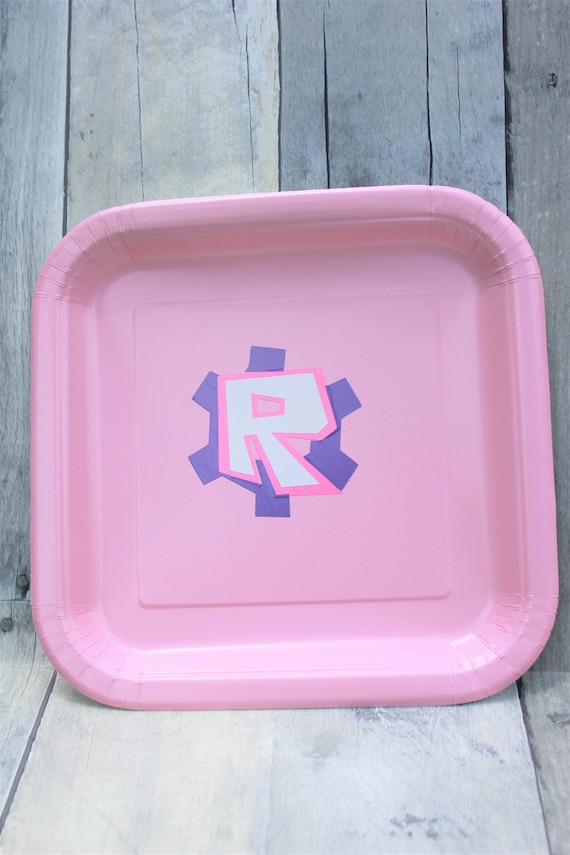 R Girl Birthday Party Plates: Pink Roblox Tableware, Set of 7