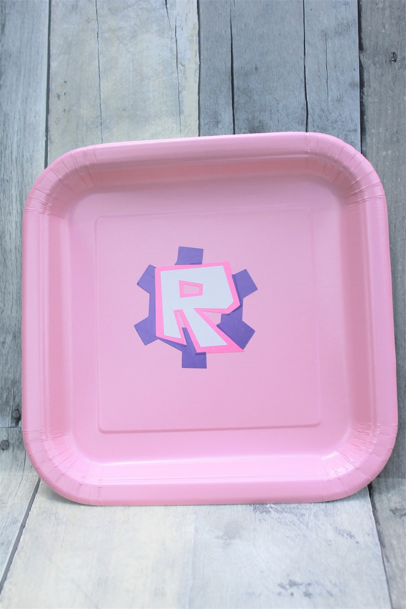 R Girl Birthday Party Plates: Pink Roblox Tableware, Set of 7 Light Pink