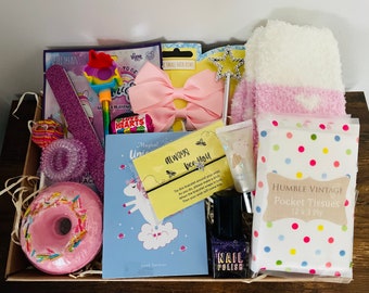 Girls Pamper Gift Hamper | Face Mask, Nail Polish & Fluffy Socks