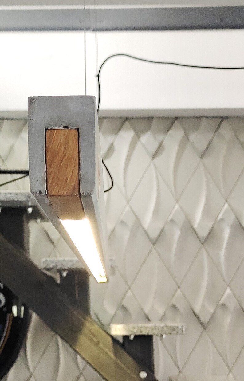 Lámpara colgante de hormigón gris de 80 cm de largo, línea moderna lámpara tipo loft para mostrador de recepción. Único, se adapta perfecto a la isla de la cocina y a la mesa del comedor imagen 2