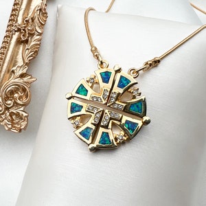 Heilige elegantie Jeruzalem-kruishanger met ketting | Openingsontwerp met blauwe opaal en zirkonen | Sterlingzilver 925 en goud