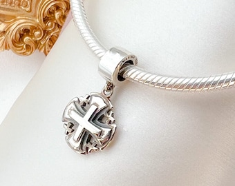 Sterling silver Jerusalem Cross charm – an elegant addition to your Pandora Bracelet, symbolizing timeless faith and cultural richness.