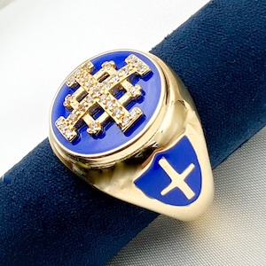 Jerusalem Kreuz Männerring | Goldfield mit blauer Emaille & weißen Zirkonen | Religiöses Symbol für mutige Eleganz