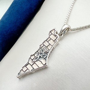 Colgante de doble cara con el mapa de Israel / Jesús injertado y diseño del Muro Occidental / Incluye cadena de plata / Plata 925 elaborada artesanalmente
