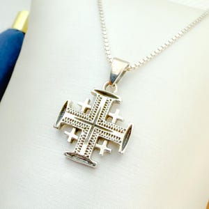 Jerusalem Kreuz Anhänger 16x16mm | Gravur Jerusalem | Kirche Geschenk & Glaube Halskette mit Kette | Massives 925er Silber
