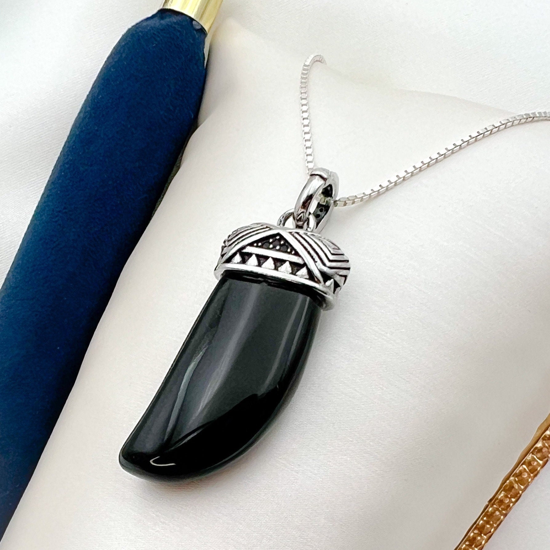 Tiger claw pendant - Etsy 日本