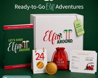 Puede incluir: Una caja blanca etiquetada como Elfin Around con una etiqueta verde que dice 2026 edition. Incluye una guía de supervivencia verde, una tarjeta de rascar de 24 days, una moneda dorada de copo de nieve, una bolsa roja Elf Gear y un boleto.