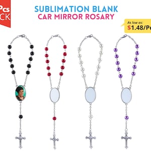 Può includere: Un pacchetto da 10 rosari per specchietto retrovisore auto in bianco per sublimazione. Ogni rosario presenta una catena argentata con un ciondolo ovale rotondo bianco e una croce argentata. I rosari sono mostrati in quattro colori: nero, rosso, bianco e viola.
