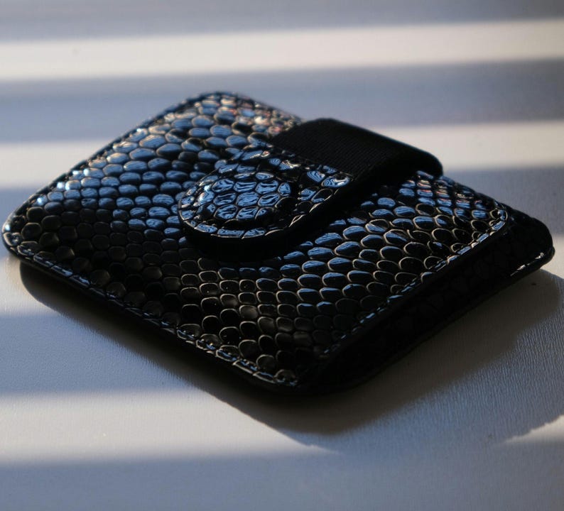 Snake Pattern Genuine Leather Wallet – Pop-Up Slim Card Holder with Magnetic Lock – Stylish Unisex Gift