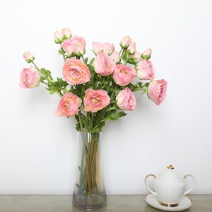 Tallo de Ranúnculo artificial con brote, flor sintética y follaje, arreglo floral de fiesta de bodas, decoración en aerosol para el hogar, material de ramo falso