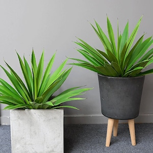 Agave Plant Artificial, Tropical Greenery Craft, Home Floral Decor, Realistic Flower Ornament, Wedding Party Arrangement, for Outdoor Garden