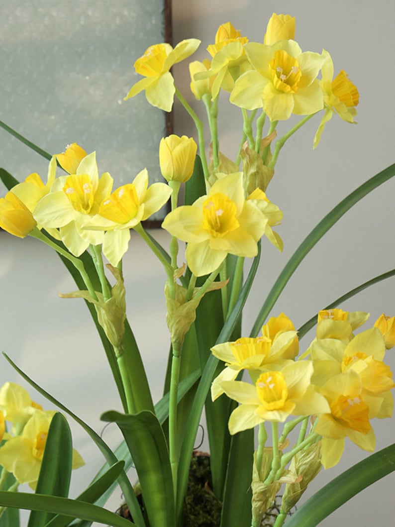 Daffodil Flower Stem with Leaves, Silk Narcissus Plant, Artificial Flower Craft, Home Floral Decor, Wedding Arrangement, Table Centerpiece image 5