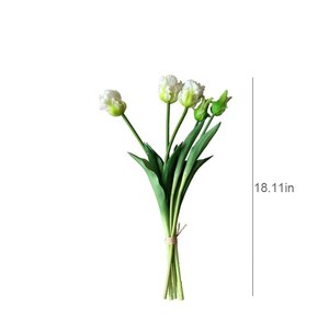 Op de afbeelding: Een boeket van vijf witte kunstmatige tulpen met groene bladeren, gebonden met touw. Het boeket is 46,01 cm hoog.