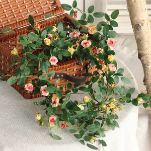 Trailing Rose Vine with Rich Foliage, Artificial Climbing Flower, Home Wall Hanging Floral Decor, Wedding Arch Fence Arrangement Material