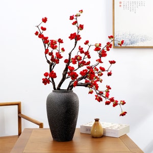 人工中国梅の花の枝 フェイク桃の花の茎のアレンジメント 高品質のシルクの花はスタイリング可能 ワックスフラワー ホームデコレーションピック