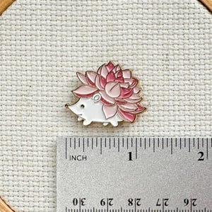 Hedgehog magnetic needle minder – cute woodland enamel accessory for cross stitch, embroidery, and needlepoint – adorable stitching gift for nature and animal lovers.